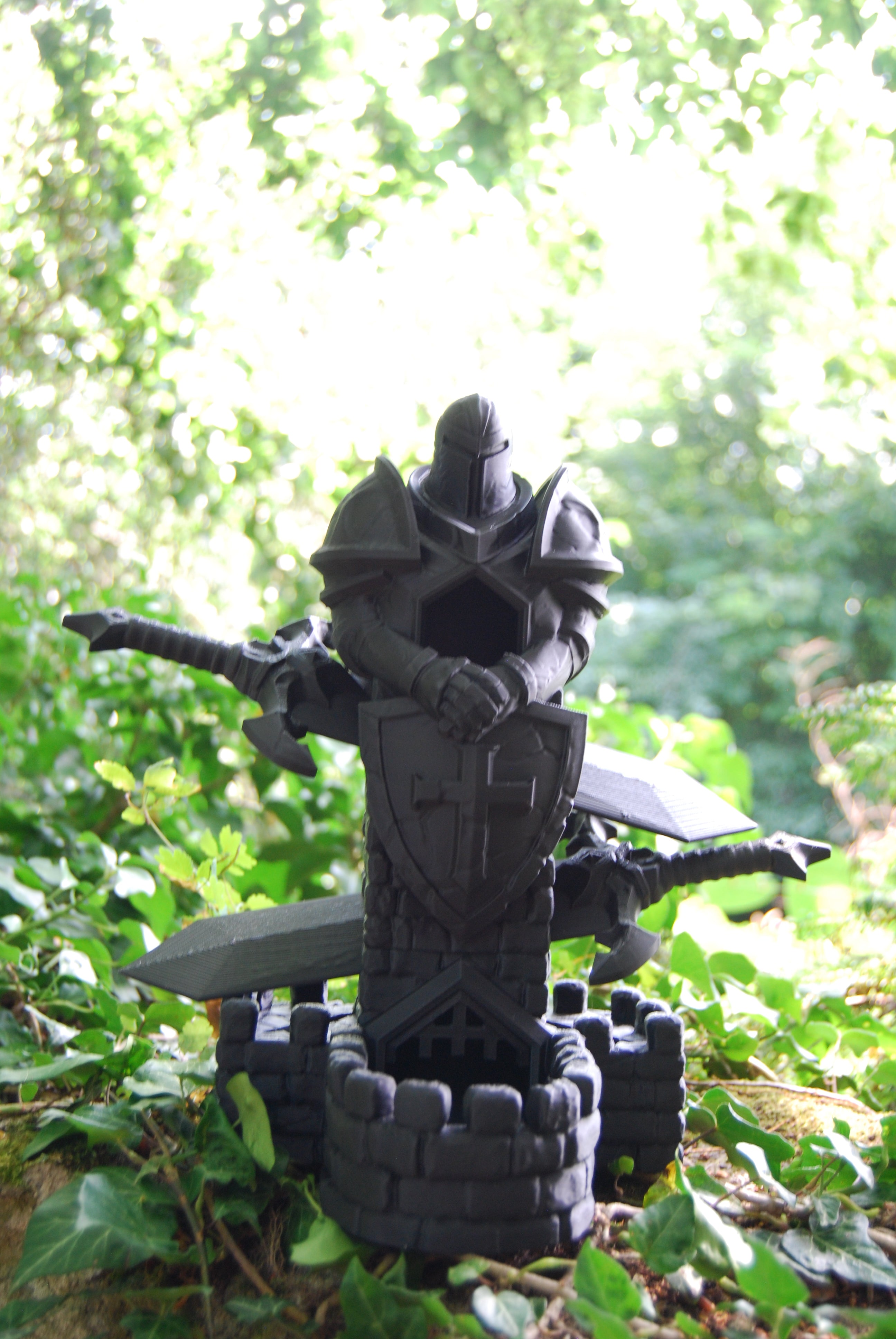 Tour de dés dark fantasy chevalier anonyme — vue latérale épées
