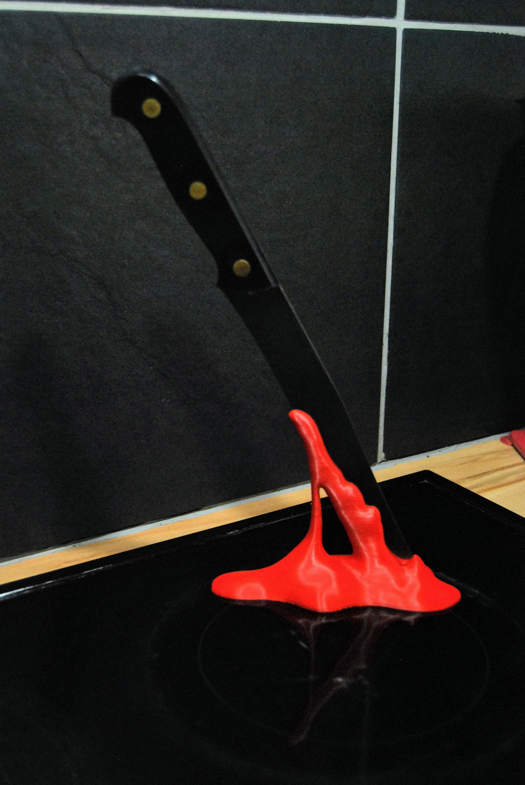 Porte couteau sanglant dark fantasy - detail effet sang - OtterCraft
