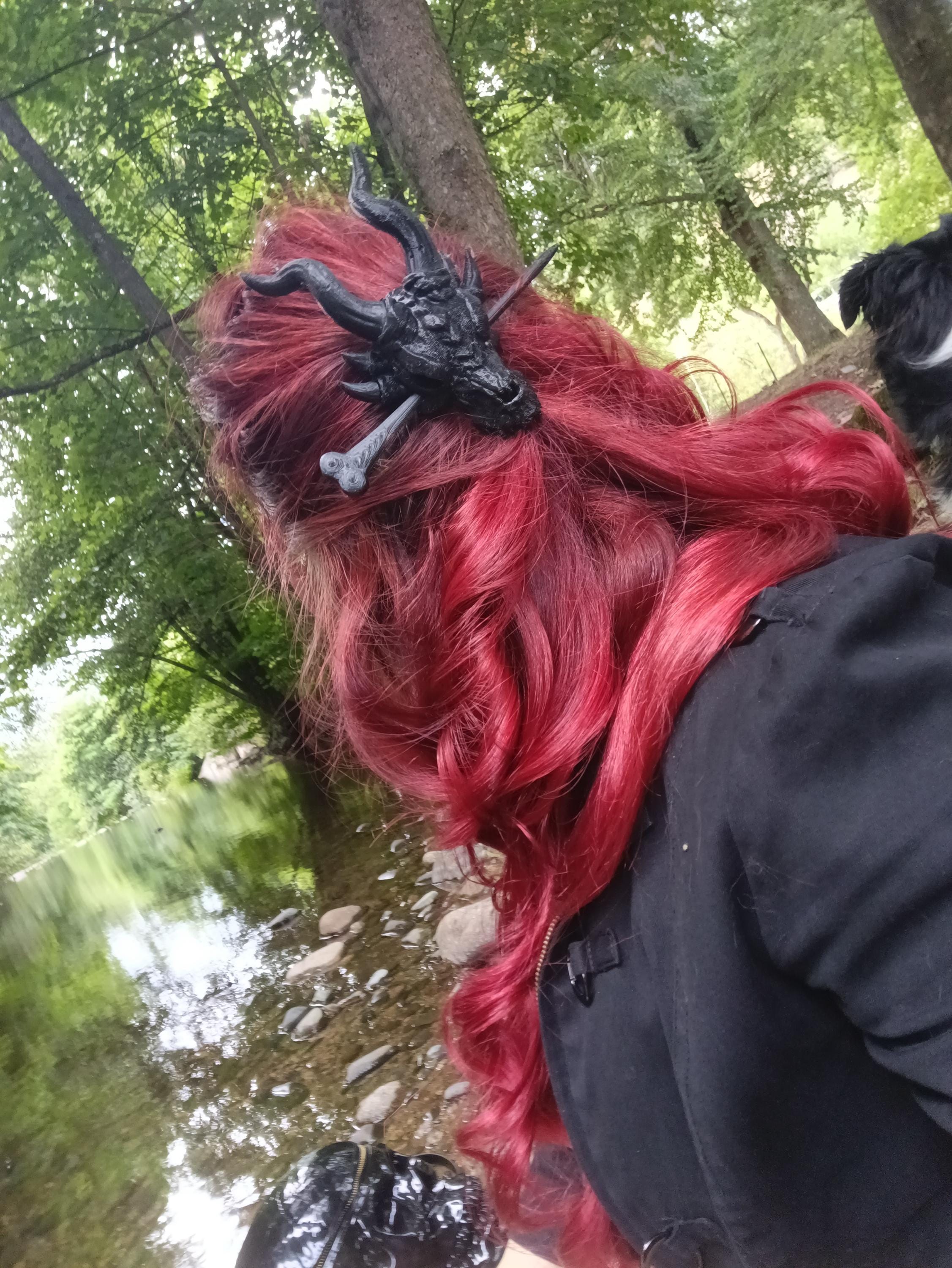 Pique cheveux dragon gothique - detail dragon - OtterCraft
