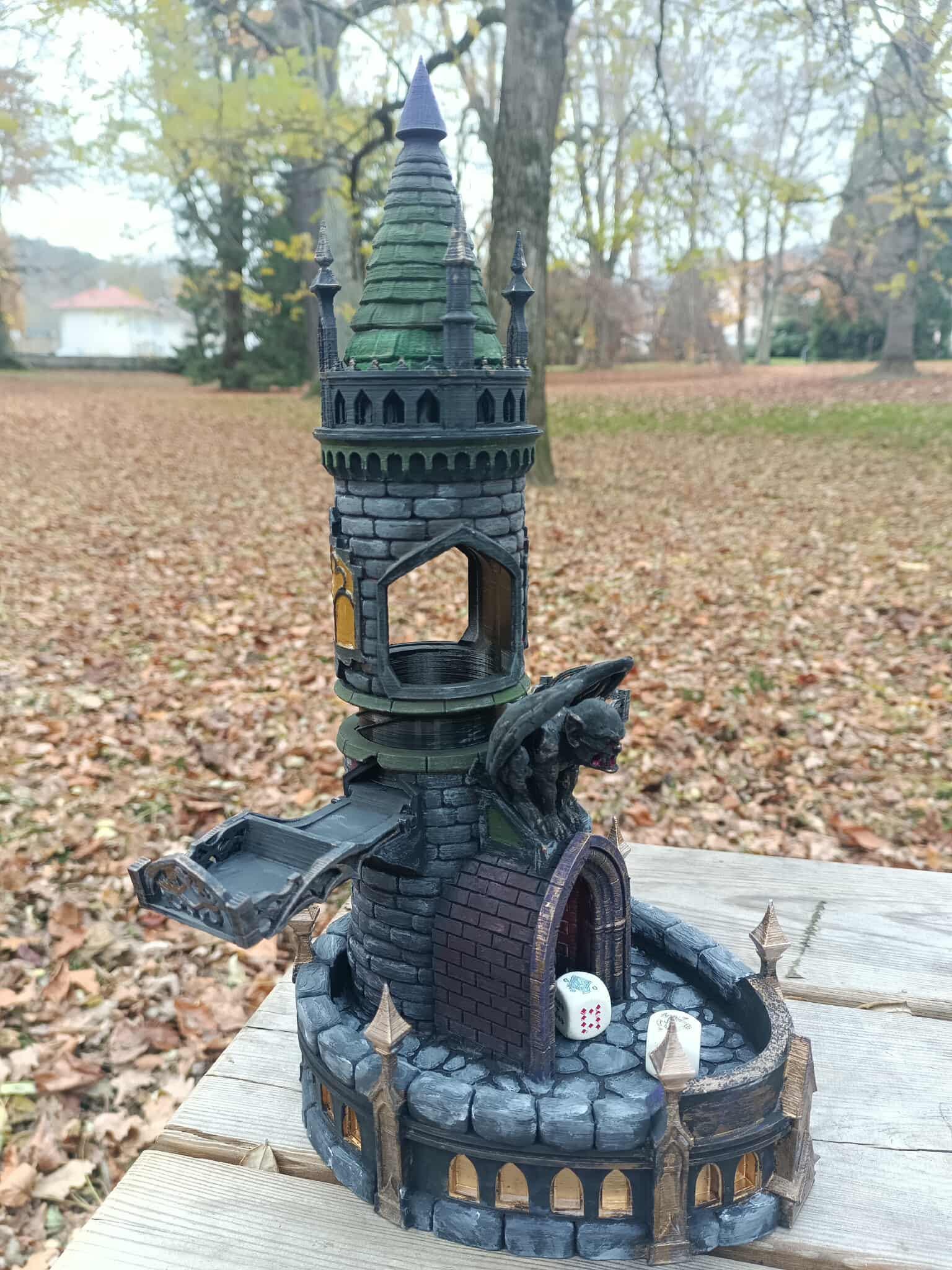 Dice Tower Gargouille - vue macro - OtterCraft