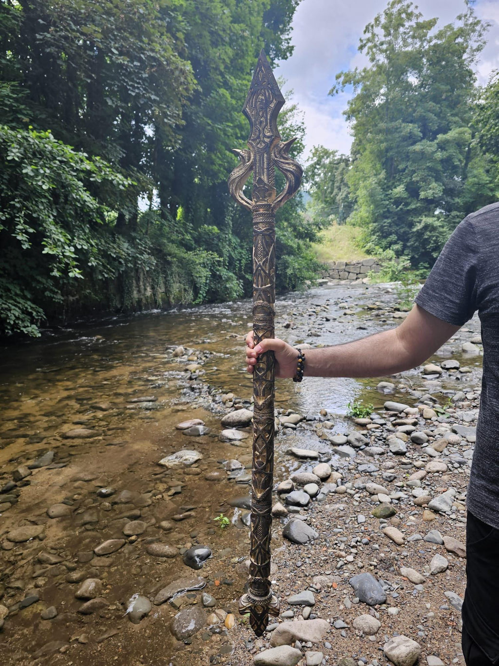 Lance Gungnir cosplay LARP - vue complete - OtterCraft